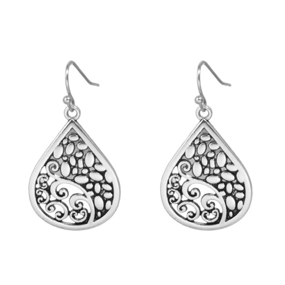 NEW The Brooke dangle Earrings Celtic Silver color
Teardrop Filigree - Boutique